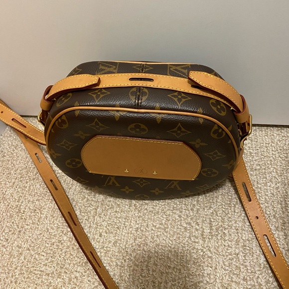 Louis Vuitton Monogram Boite Chapeau Souple MM Round Crossbody Bag - Picture 2 of 8